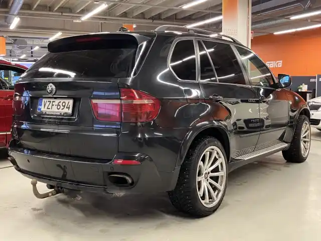 Musta Farmari, BMW X5 – VZF-694