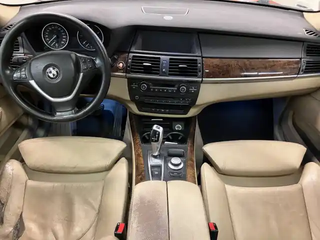 Musta Farmari, BMW X5 – VZF-694