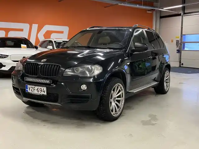 Musta Farmari, BMW X5 – VZF-694