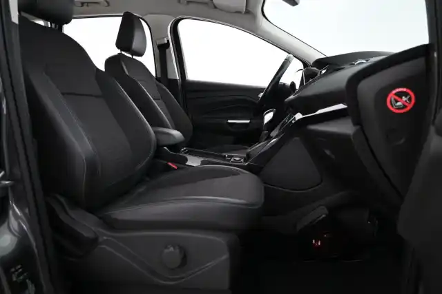 Harmaa Maastoauto, Ford Kuga – VZG-427