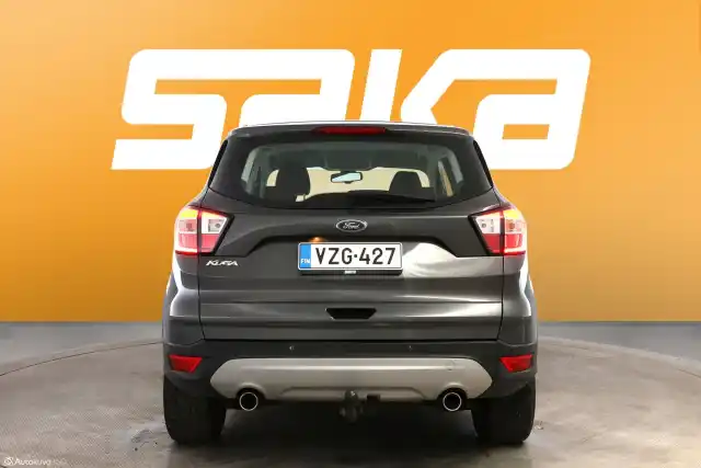 Harmaa Maastoauto, Ford Kuga – VZG-427