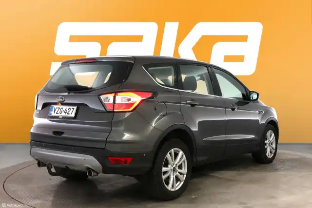 Harmaa Maastoauto, Ford Kuga – VZG-427