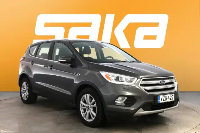 Harmaa Maastoauto, Ford Kuga – VZG-427