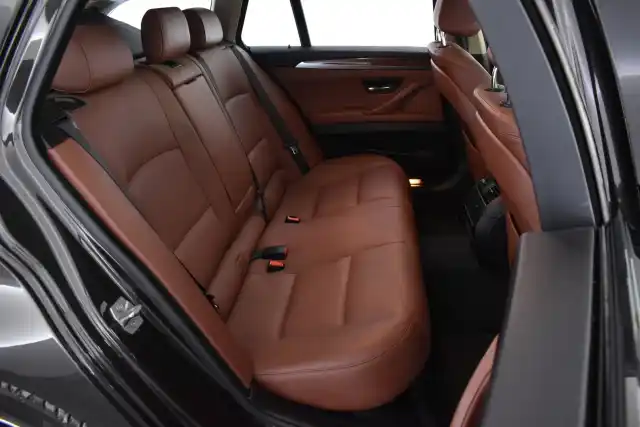 Ruskea Farmari, BMW 520 – VZG-494