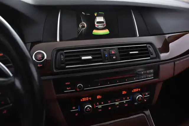 Ruskea Farmari, BMW 520 – VZG-494