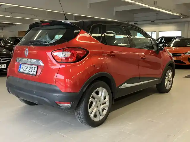 Punainen Viistoperä, Renault Captur – VZH-223