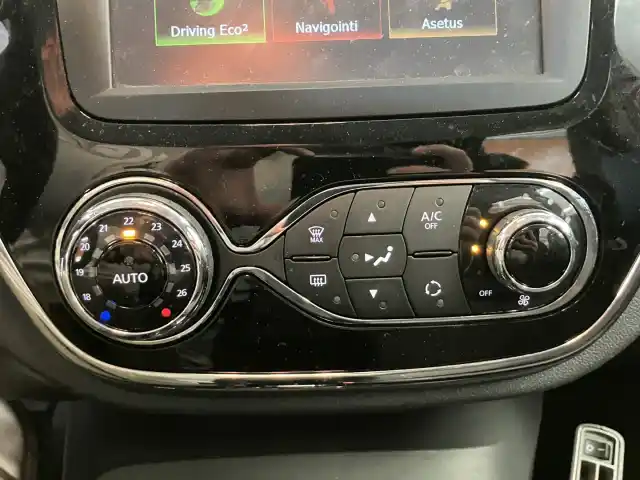 Punainen Viistoperä, Renault Captur – VZH-223