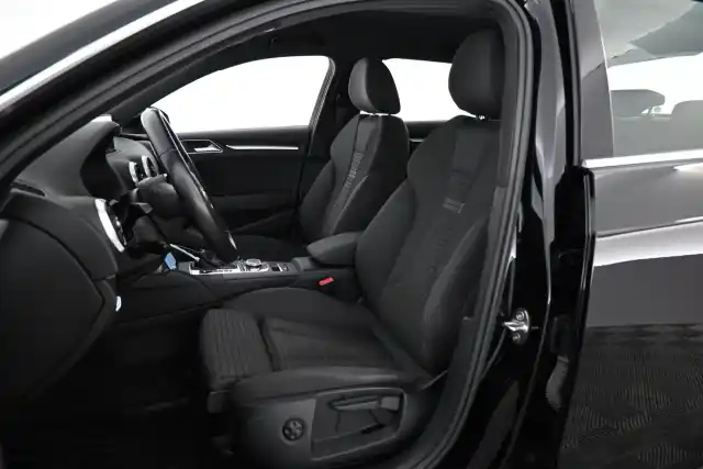Musta Viistoperä, Audi A3 – VZH-604