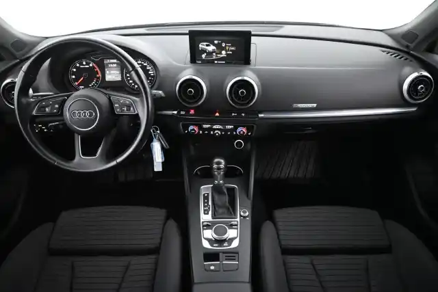 Musta Viistoperä, Audi A3 – VZH-604