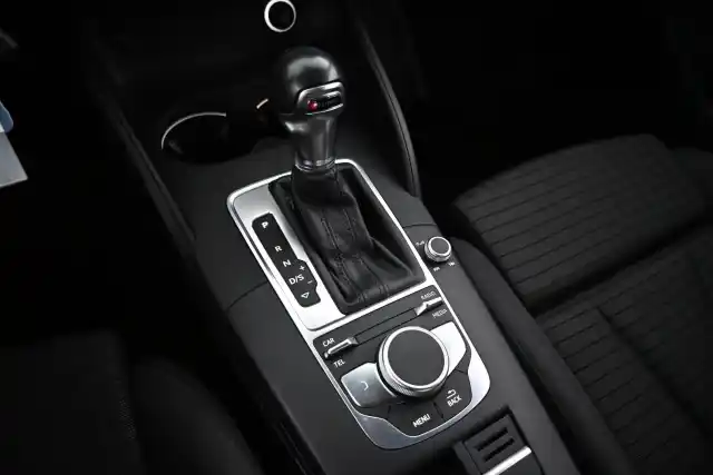 Musta Viistoperä, Audi A3 – VZH-604