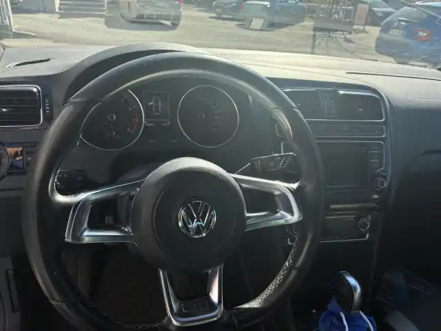 Valkoinen Viistoperä, Volkswagen Polo – VZH-634