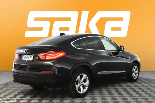 Musta Maastoauto, BMW X4 – VZH-822