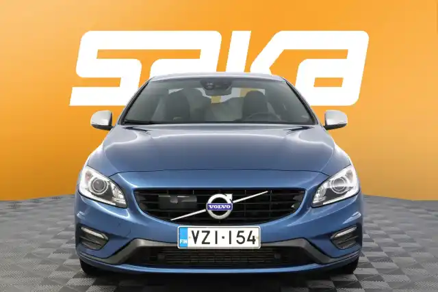 Sininen Sedan, Volvo S60 – VZI-154