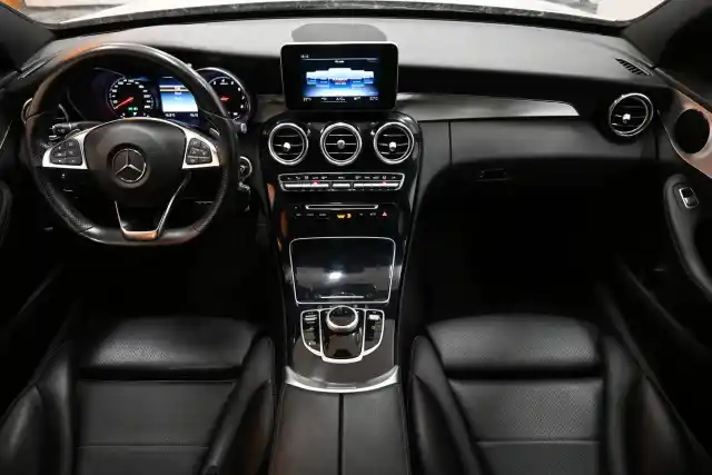 Harmaa Sedan, Mercedes-Benz C – VZK-246