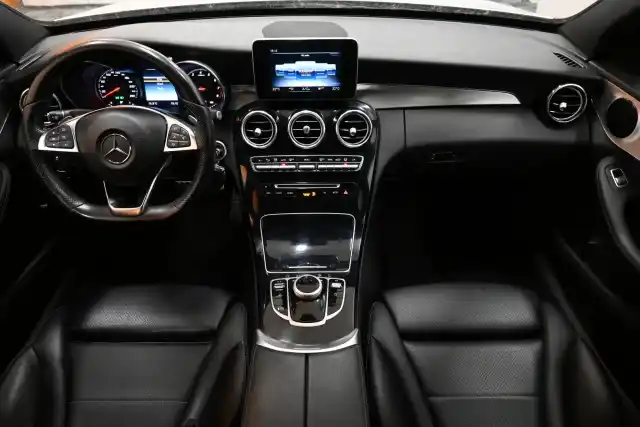 Harmaa Sedan, Mercedes-Benz C – VZK-246