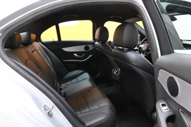 Harmaa Sedan, Mercedes-Benz C – VZK-246