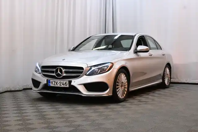Harmaa Sedan, Mercedes-Benz C – VZK-246