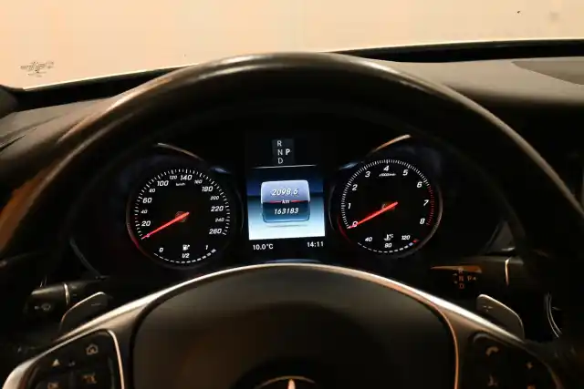 Harmaa Sedan, Mercedes-Benz C – VZK-246