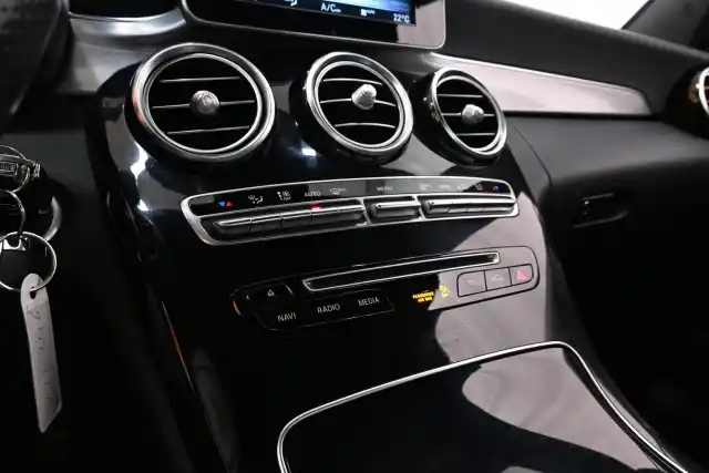 Harmaa Sedan, Mercedes-Benz C – VZK-246