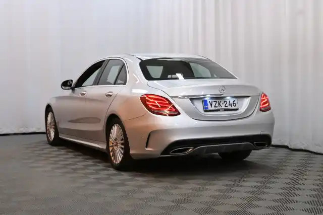 Harmaa Sedan, Mercedes-Benz C – VZK-246