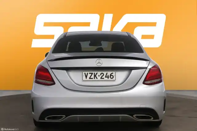 Harmaa Sedan, Mercedes-Benz C – VZK-246
