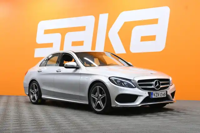 Harmaa Sedan, Mercedes-Benz C – VZK-246