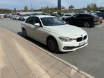 Valkoinen Sedan, BMW 320 – VZK-885, kuva 2