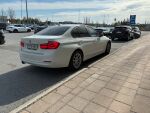 Valkoinen Sedan, BMW 320 – VZK-885, kuva 3