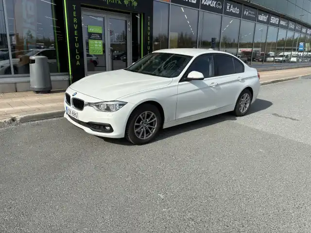 Valkoinen Sedan, BMW 320 – VZK-885