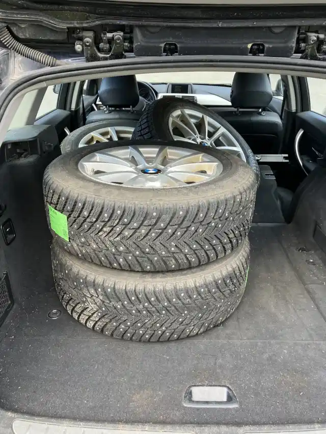 Musta Farmari, BMW 320 – VZK-899