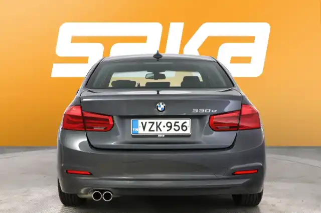 Harmaa Sedan, BMW 330 – VZK-956