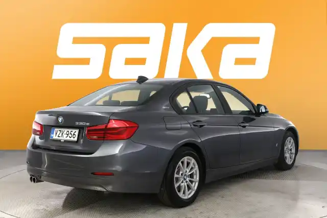 Harmaa Sedan, BMW 330 – VZK-956