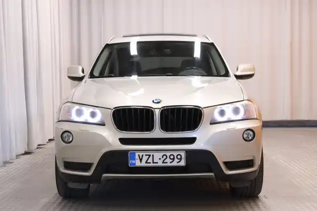 Beige Maastoauto, BMW X3 – VZL-299