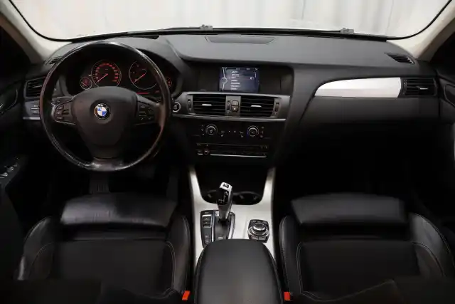 Beige Maastoauto, BMW X3 – VZL-299