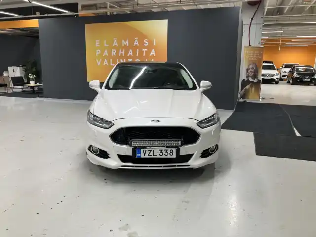 Valkoinen Viistoperä, Ford Mondeo – VZL-338