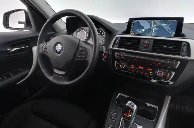 Valkoinen Viistoperä, BMW 118 – VZN-108
