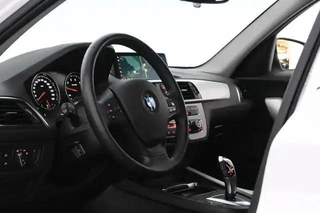 Valkoinen Viistoperä, BMW 118 – VZN-108