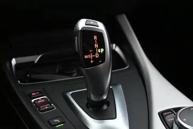 Valkoinen Viistoperä, BMW 118 – VZN-108