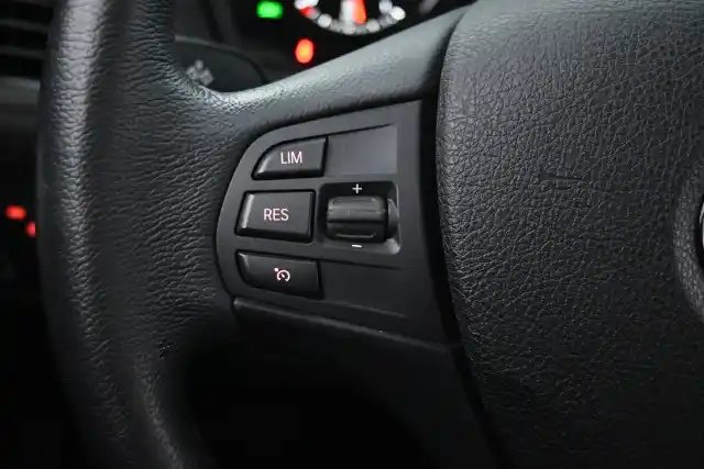 Valkoinen Viistoperä, BMW 118 – VZN-108