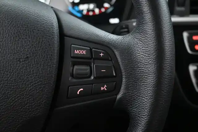 Valkoinen Viistoperä, BMW 118 – VZN-108