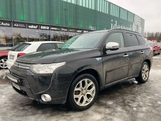 Musta Farmari, Mitsubishi OUTLANDER PHEV – VZN-447