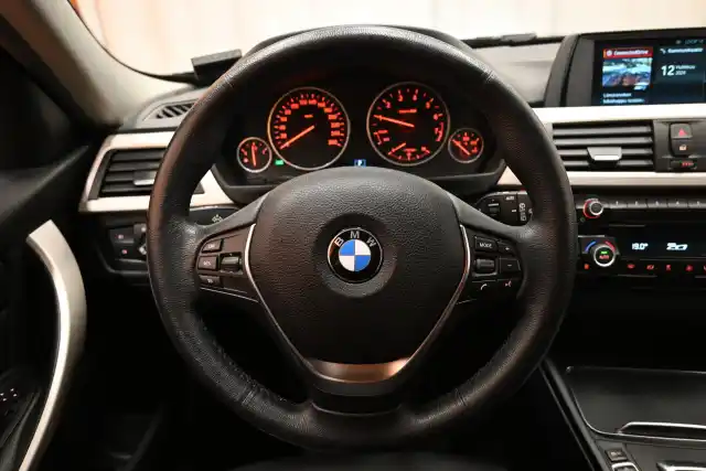 Musta Farmari, BMW 318 – VZP-171
