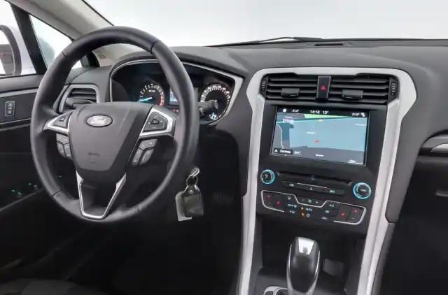 Valkoinen Viistoperä, Ford Mondeo – VZR-569