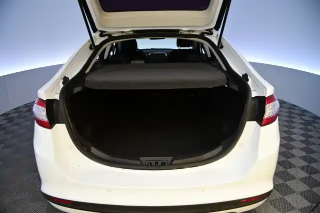 Valkoinen Viistoperä, Ford Mondeo – VZR-569