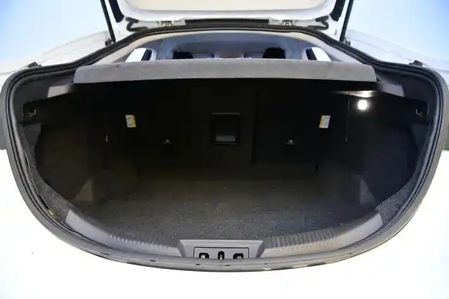 Valkoinen Viistoperä, Ford Mondeo – VZR-569