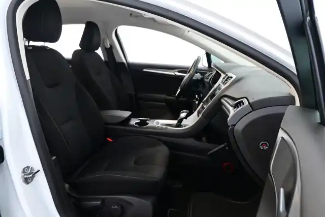 Valkoinen Viistoperä, Ford Mondeo – VZR-569