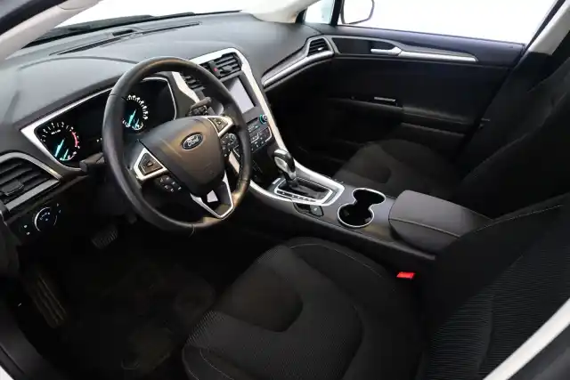 Valkoinen Viistoperä, Ford Mondeo – VZR-569