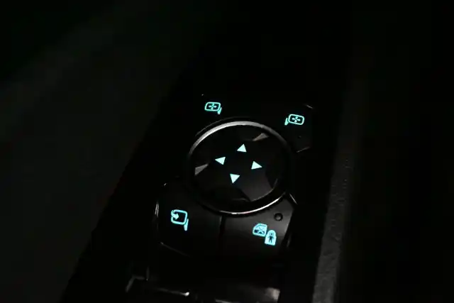 Valkoinen Viistoperä, Ford Mondeo – VZR-569