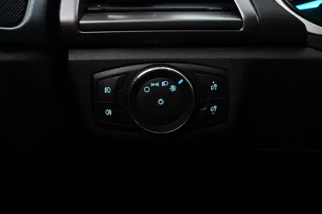 Valkoinen Viistoperä, Ford Mondeo – VZR-569