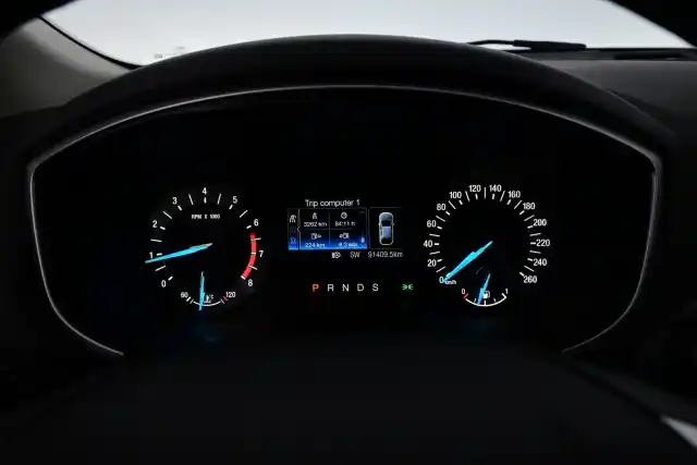 Valkoinen Viistoperä, Ford Mondeo – VZR-569